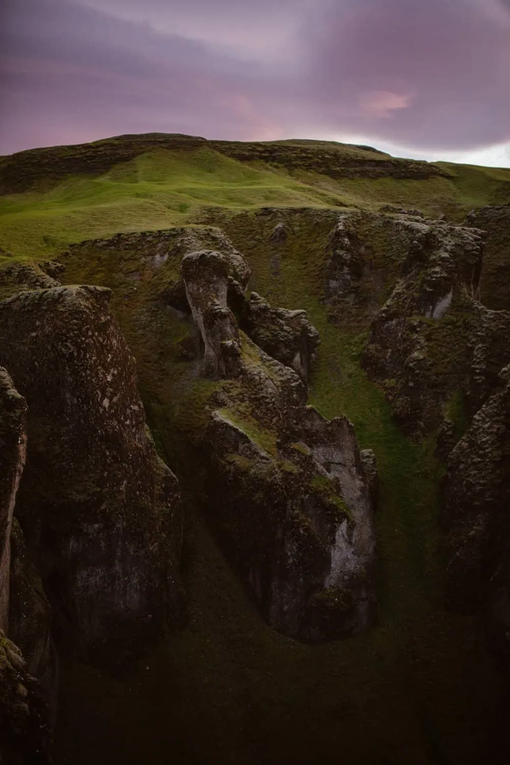 Fjaðrárgljúfur-Canyon-Iceland
