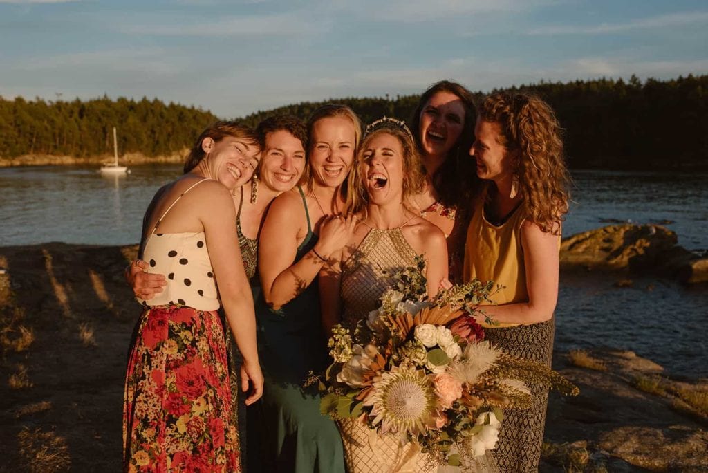 The bride gathers for a fun photo with all her ladies.
