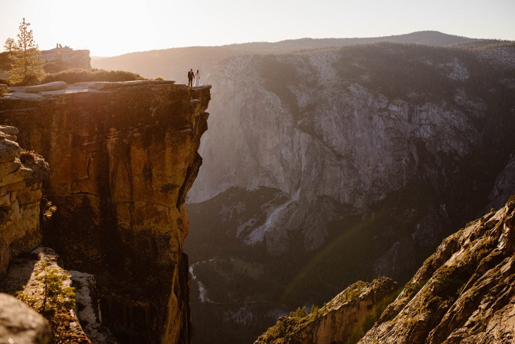 couple overlooking the valleys of Yosemite.