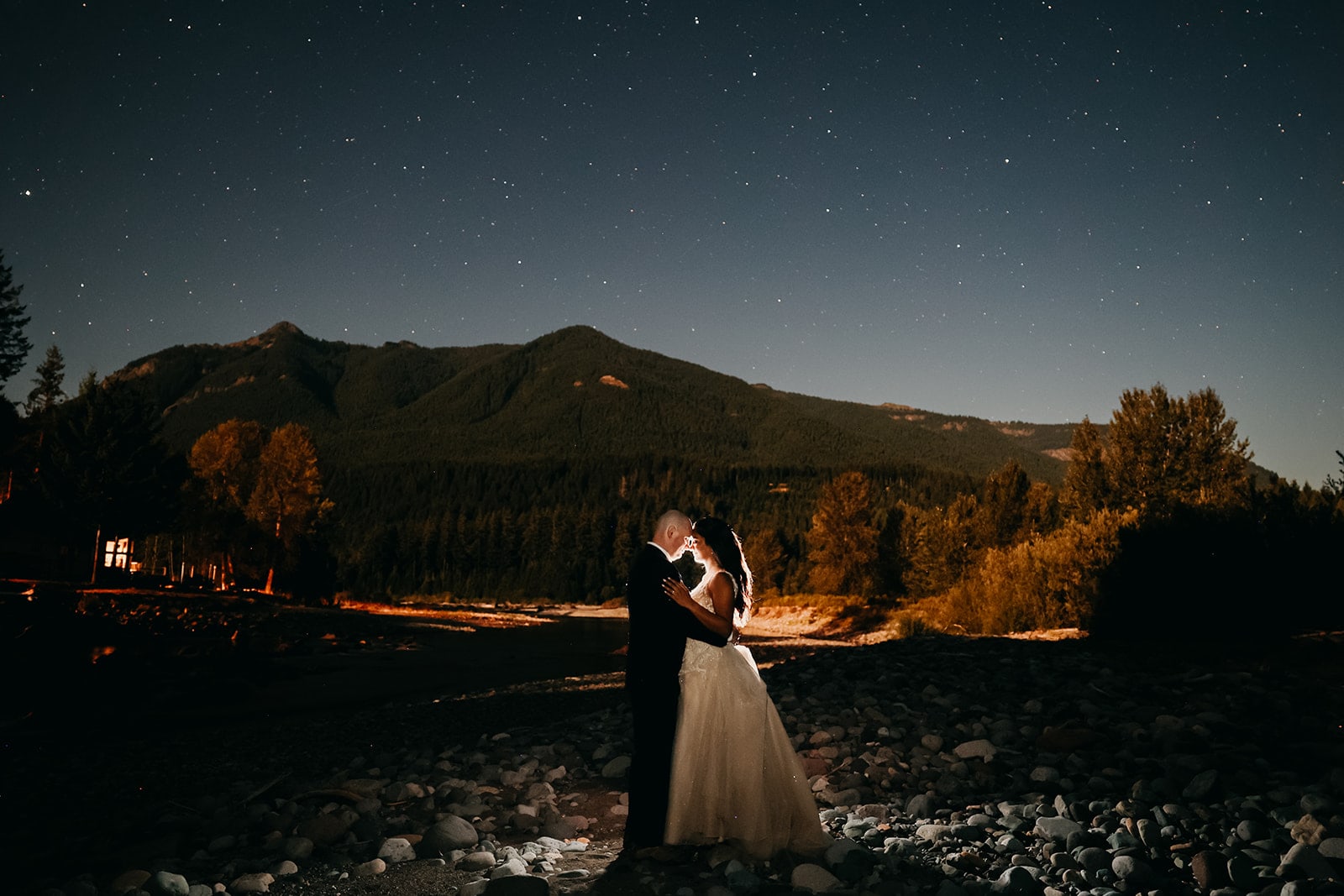 Star photo of the couple surrounded by the mountains in Packwood.