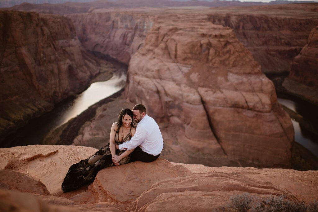 A couple cuddles and holds each other at horseshoe bend.