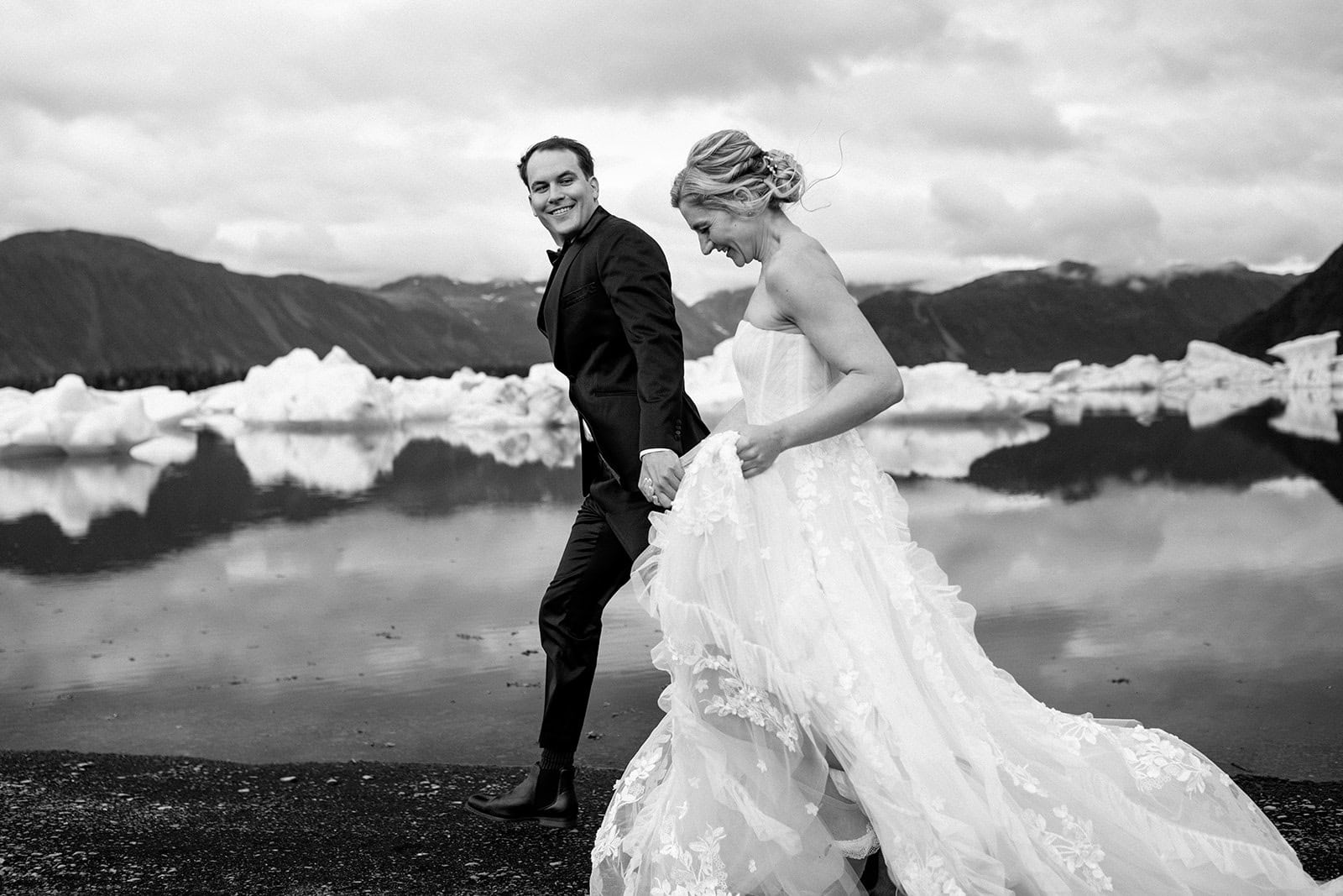 The couple runs along the glacier shore.